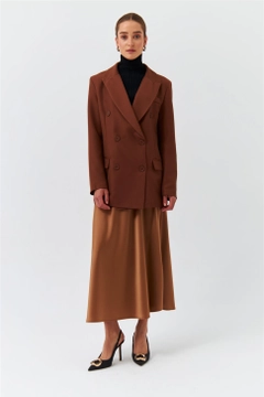Модел на дрехи на едро носи TBU10127 - Modest Double Breasted Blazer Women's Jacket - Brown, турски едро Яке на Tuba Butik