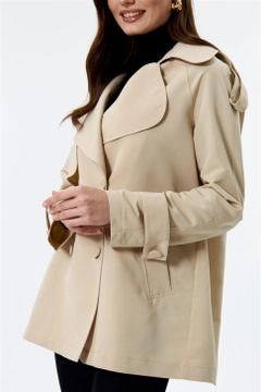 A wholesale clothing model wears TBU10169 - Double Breasted Short Women's Trench Coat - Beige, Turkish wholesale Trenchcoat of Tuba Butik