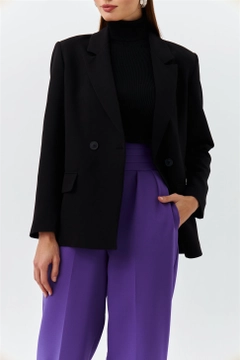 Una modelo de ropa al por mayor lleva TBU10210 - Double Breasted Collar Blazer Women's Jacket - Black, Chaqueta turco al por mayor de Tuba Butik