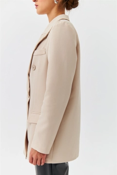 Модел на дрехи на едро носи TBU10289 - Modest Double Breasted Blazer Women's Jacket - Beige, турски едро Яке на Tuba Butik