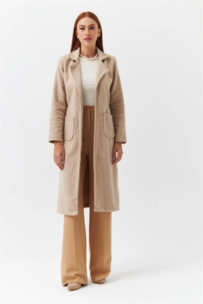 A model wears 36566 - Coat - Beige, wholesale undefined of Tuba Butik to display at Lonca