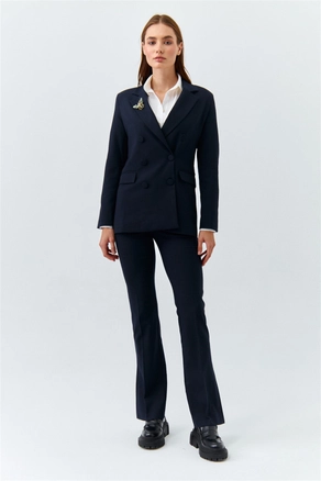 A model wears 36688 - Suit - Navy Blue, wholesale undefined of Tuba Butik to display at Lonca