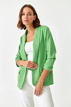 Ένα μοντέλο χονδρικής πώλησης ρούχων φοράει 36005 - Jacket - Green, τούρκικο Μπουφάν χονδρικής πώλησης από Tuba Butik