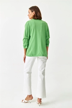 Een kledingmodel uit de groothandel draagt 36005 - Jacket - Green, Turkse groothandel Jasje van Tuba Butik