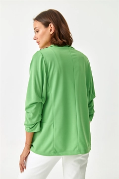 Ένα μοντέλο χονδρικής πώλησης ρούχων φοράει 36005 - Jacket - Green, τούρκικο Μπουφάν χονδρικής πώλησης από Tuba Butik