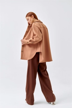 Hurtowa modelka nosi 36150 - Shirt Jacket - Light Brown, turecka hurtownia Kurtka firmy Tuba Butik