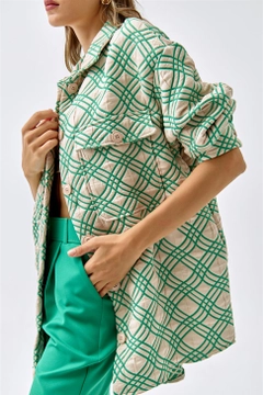 Ein Bekleidungsmodell aus dem Großhandel trägt 36155 - Shirt Jacket - Beige, türkischer Großhandel Jacke von Tuba Butik