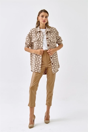 A model wears 36156 - Shirt Jacket - Beige, wholesale undefined of Tuba Butik to display at Lonca