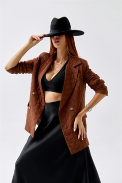 Ein Bekleidungsmodell aus dem Großhandel trägt 36157 - Jacket - Brown, türkischer Großhandel Jacke von Tuba Butik