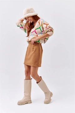Een kledingmodel uit de groothandel draagt 36216 - Skirt - Light Brown, Turkse groothandel Rok van Tuba Butik