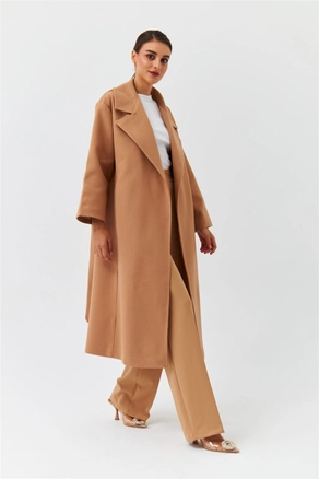 A model wears 36375 - Coat - Camel, wholesale undefined of Tuba Butik to display at Lonca