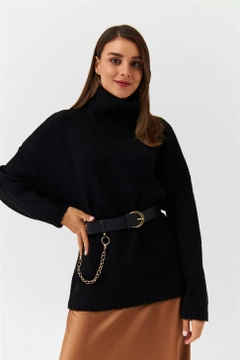 A wholesale clothing model wears 37552 - Sweater - Black, Turkish wholesale Sweater of Tuba Butik