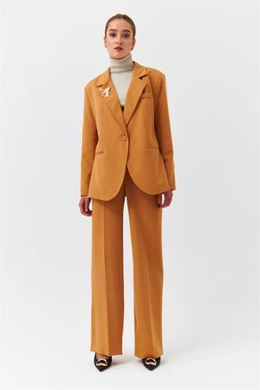 A model wears 37581 - Jacket - Light Brown, wholesale undefined of Tuba Butik to display at Lonca