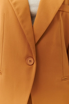 Ένα μοντέλο χονδρικής πώλησης ρούχων φοράει 37581 - Jacket - Light Brown, τούρκικο Μπουφάν χονδρικής πώλησης από Tuba Butik