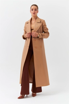 A model wears 37056 - Trenchcoat - Camel, wholesale undefined of Tuba Butik to display at Lonca