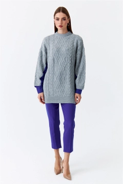 A wholesale clothing model wears 47428 - Pullover - Light Gray, Turkish wholesale Sweater of Tuba Butik
