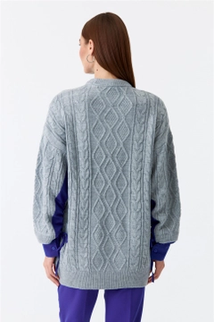 Модел на дрехи на едро носи 47428 - Pullover - Light Gray, турски едро пуловер на Tuba Butik