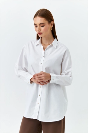 A model wears 47444 - Shirt - White, wholesale Shirt of Tuba Butik to display at Lonca
