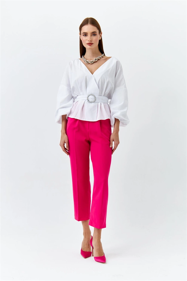 A model wears 47600 - Blouse - White, wholesale Blouse of Tuba Butik to display at Lonca