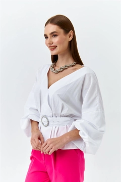 A wholesale clothing model wears 47600 - Blouse - White, Turkish wholesale Blouse of Tuba Butik