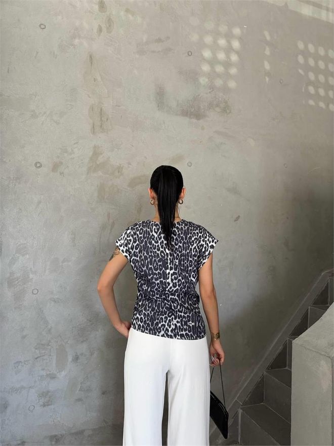 Umay Blusa Negra Con Estampado Animal Manga Casquillo Y Cuello En V Ropa al por mayor Casual