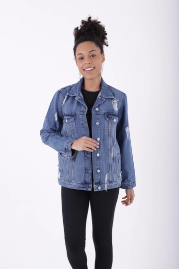 Bir model, XLove toptan giyim markasının  Boyfriend Kot Ceket
 toptan Ceket ürününü sergiliyor.