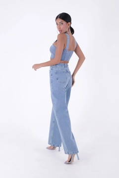 Модель оптовой продажи одежды носит 37419 - Jeans - Light Blue, турецкий оптовый товар Джинсы от XLove.