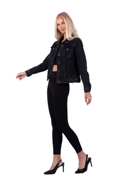Una modella di abbigliamento all'ingrosso indossa 37399 - Denim Jacket - Anthracite, vendita all'ingrosso turca di Giacca di jeans di XLove