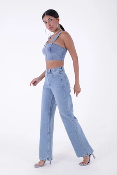 Una modella di abbigliamento all'ingrosso indossa 37419 - Jeans - Light Blue, vendita all'ingrosso turca di Jeans di XLove