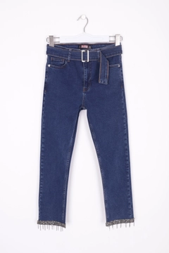 Bir model, XLove toptan giyim markasının 37431 - Jeans - Navy Blue toptan Kot Pantolon ürününü sergiliyor.