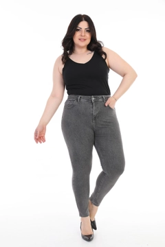 Ένα μοντέλο χονδρικής πώλησης ρούχων φοράει 37465 - Jeans - Dark Grey, τούρκικο Τζιν χονδρικής πώλησης από XLove