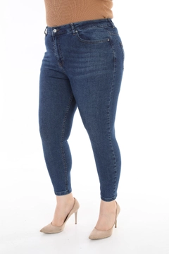 Ein Bekleidungsmodell aus dem Großhandel trägt 37464 - Jeans - Navy Blue, türkischer Großhandel Jeans von XLove