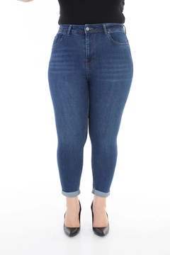 Ένα μοντέλο χονδρικής πώλησης ρούχων φοράει 37386 - Jeans - Dark Blue, τούρκικο Τζιν χονδρικής πώλησης από XLove