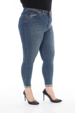 Een kledingmodel uit de groothandel draagt 37387 - Jeans - Navy Blue, Turkse groothandel Jeans van XLove