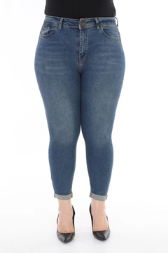 Ein Bekleidungsmodell aus dem Großhandel trägt 37387 - Jeans - Navy Blue, türkischer Großhandel Jeans von XLove