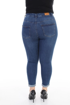 A wholesale clothing model wears 37386 - Jeans - Dark Blue, Turkish wholesale Jeans of XLove