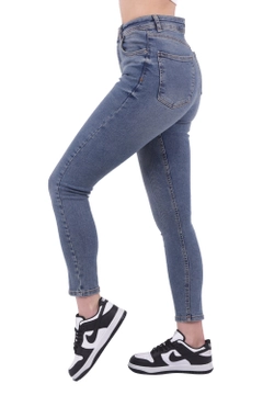 Una modelo de ropa al por mayor lleva 37474 - Jeans - Dark Blue, Vaqueros turco al por mayor de XLove