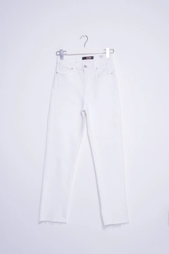 Модел на дрехи на едро носи 37447 - Jeans - White, турски едро Дънки на XLove