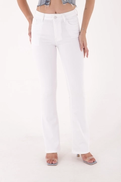 Una modella di abbigliamento all'ingrosso indossa 37503 - Jeans - White, vendita all'ingrosso turca di Jeans di XLove