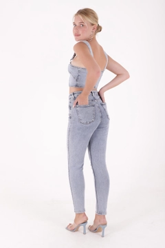 Una modella di abbigliamento all'ingrosso indossa 37514 - Jeans - Light Blue, vendita all'ingrosso turca di Jeans di XLove