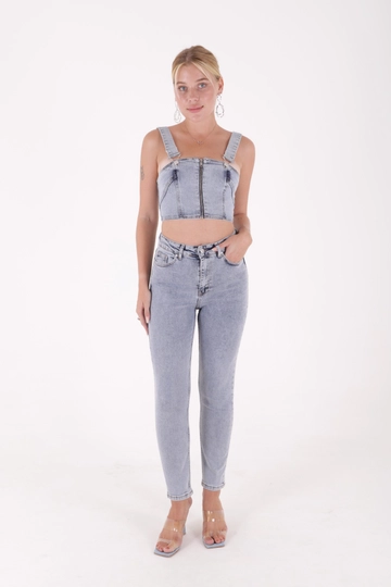 Ein Bekleidungsmodell aus dem Großhandel trägt  Jeans - Hellblau
, türkischer Großhandel Jeans von XLove