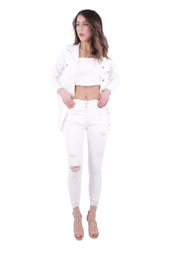 Модел на дрехи на едро носи 37407 - Denim Jacket - White, турски едро Дънково яке на XLove