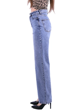 Una modella di abbigliamento all'ingrosso indossa 37420 - Jeans - Blue, vendita all'ingrosso turca di Jeans di XLove