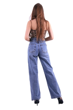 Una modelo de ropa al por mayor lleva 37420 - Jeans - Blue, Vaqueros turco al por mayor de XLove