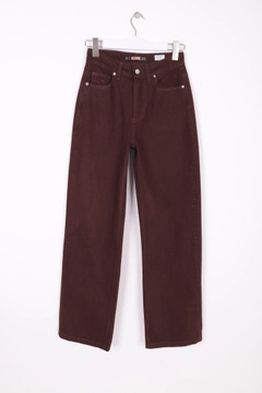 Ένα μοντέλο χονδρικής πώλησης ρούχων φοράει 37417 - Jeans - Brown, τούρκικο Τζιν χονδρικής πώλησης από XLove