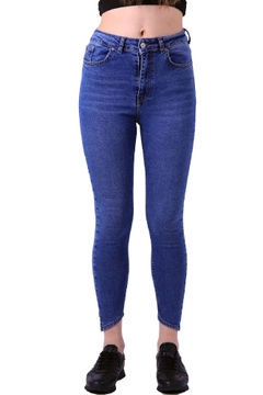 Una modella di abbigliamento all'ingrosso indossa 37526 - Jeans - Blue, vendita all'ingrosso turca di Jeans di XLove