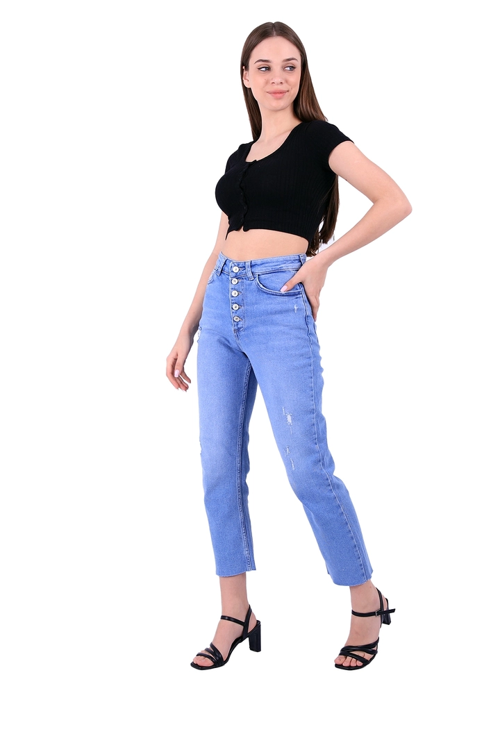 Ein Bekleidungsmodell aus dem Großhandel trägt 37429 - Jeans - Light Blue, türkischer Großhandel Jeans von XLove