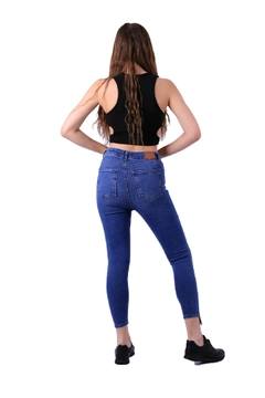Un mannequin de vêtements en gros porte 37526 - Jeans - Blue, Jean en gros de XLove en provenance de Turquie
