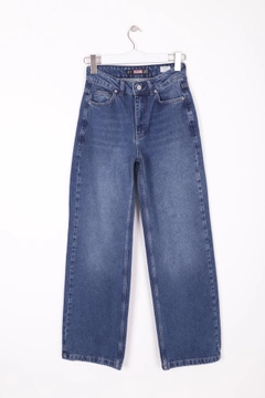 Una modella di abbigliamento all'ingrosso indossa 37418 - Jeans - Dark Blue, vendita all'ingrosso turca di Jeans di XLove