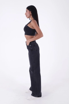 Ein Bekleidungsmodell aus dem Großhandel trägt 37422 - Jeans - Anthracite, türkischer Großhandel Jeans von XLove
